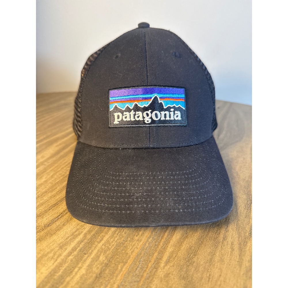 Patagonia Trucker Hat Men's OSFA Black P-6 Logo Mesh Snapback Adjustable 38283